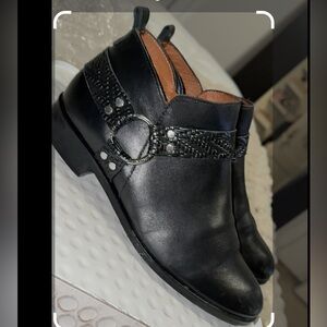 Marroqui Sanchez . Made in Spain . High quality bootie . Black
